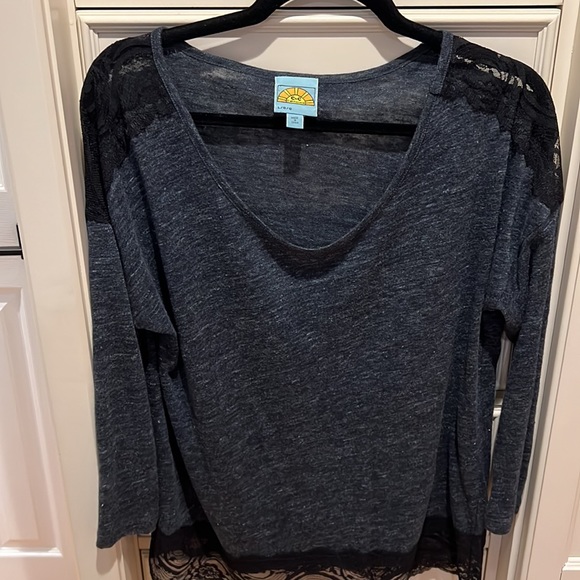 Women’s size L C&C California dark gray shirt with lace details - Picture 2 of 6